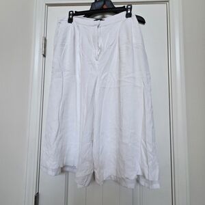 Ann Taylor Beautiful White Culottes Pants. Sz-14